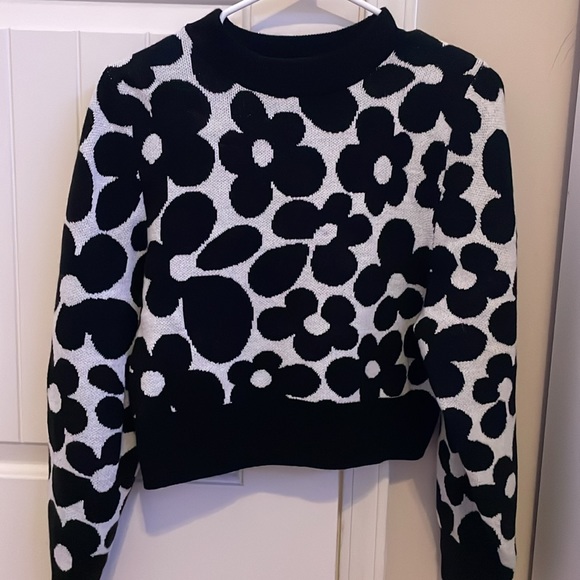 Floral sweater and mini skirt (skirt size m, sweater size xs) - Picture 2 of 2